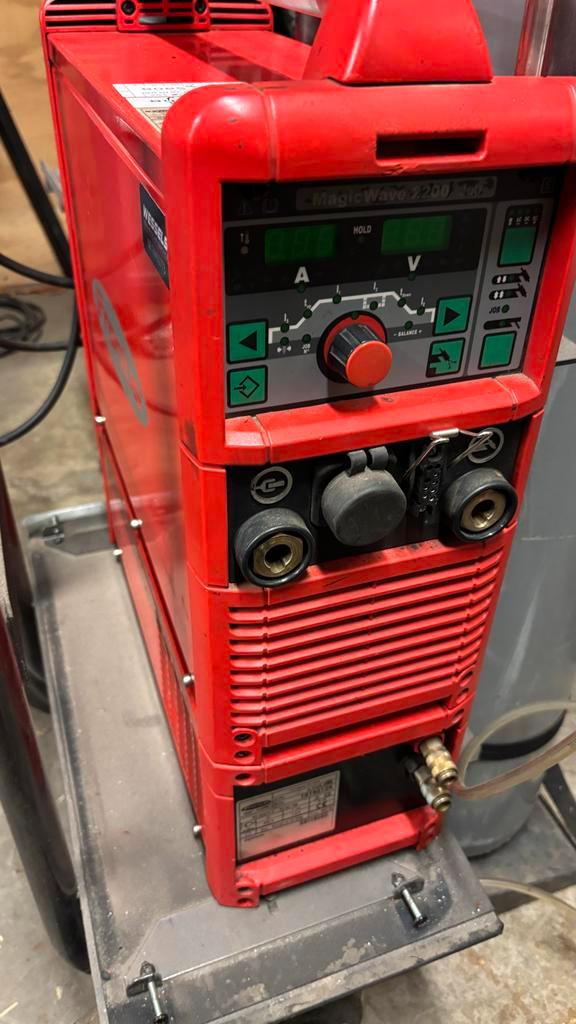Fronius MagicWave 2200 Watergekoeld TIG lasapparaat, Doe-het-zelf en Verbouw, Gereedschap | Lasapparaten, Gebruikt, Tig, 150 tot 250 ampère