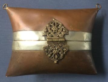 Tasje antiek beschikbaar voor biedingen