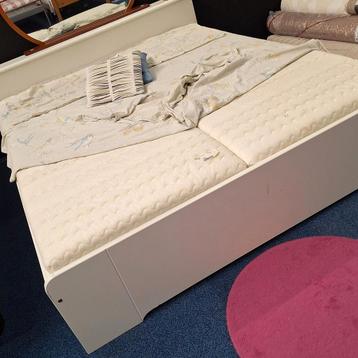 Wit 2 pers bed. incl.matrasWD-028 nr 357 beschikbaar voor biedingen