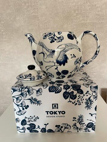 Theepot Tokyo Design Studio + lepeltjes beschikbaar voor biedingen