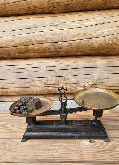 Antieke balansweegschaal met originele gewichten – gietijzer, Antiek en Kunst, Antiek | Keukenbenodigdheden, Ophalen of Verzenden
