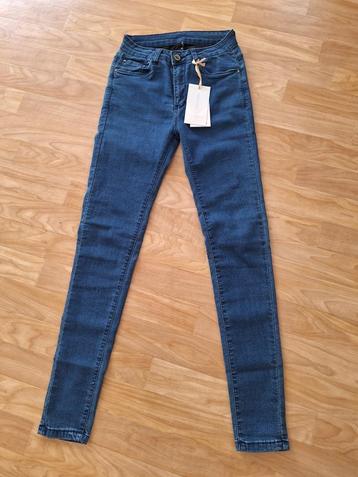 Skinny jeans in een egale tint blauw, maat: 36 (nieuw)