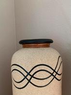 Twee grote vazen met decoratief patroon, Ophalen, Overige kleuren, Aardewerk of Porselein, Zo goed als nieuw