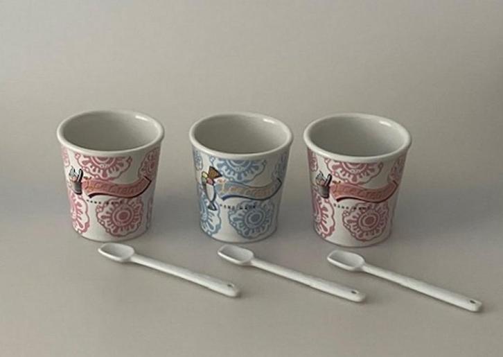3 IJsbekers met ijsschepje - Icecream hand made, Huis en Inrichting, Keuken | Servies, Zo goed als nieuw, Overige typen, Overige stijlen