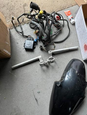 Suzuki sv650 (99-02) spatbord, pakkingen, kabelboom beschikbaar voor biedingen