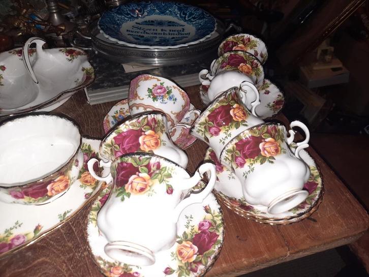 Royal Albert  Servies, Antiek en Kunst, Antiek | Servies compleet, Ophalen of Verzenden