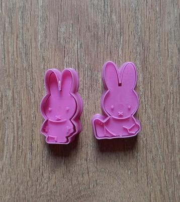 2 Nijntje Koekjesvormen beschikbaar voor biedingen