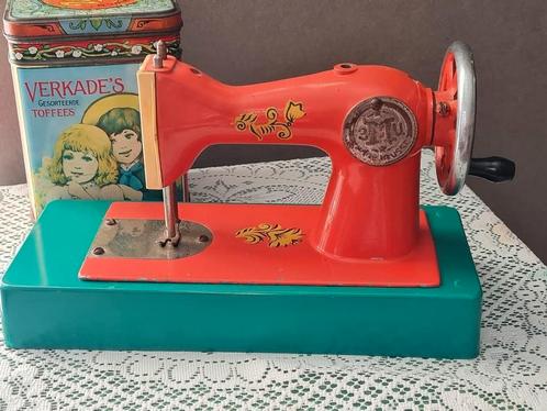 Vintage kinder naaimachine, Antiek en Kunst, Antiek | Speelgoed, Ophalen of Verzenden