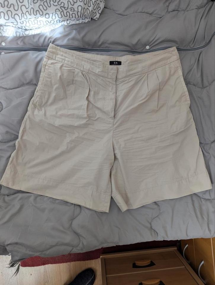 Zandkleurige korte broek met wijde pijp C&A, Kleding | Dames, Broeken en Pantalons, Nieuw, Maat 46/48 (XL) of groter, Beige, Kort