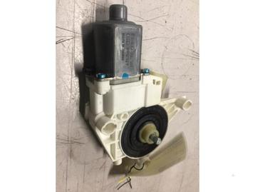 Raammotor Portier van een Mercedes ML-Klasse beschikbaar voor biedingen