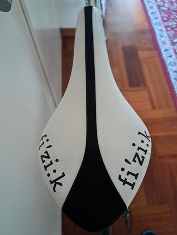 Fizik Arione cx met carbon rails 130mm 168gr. beschikbaar voor biedingen