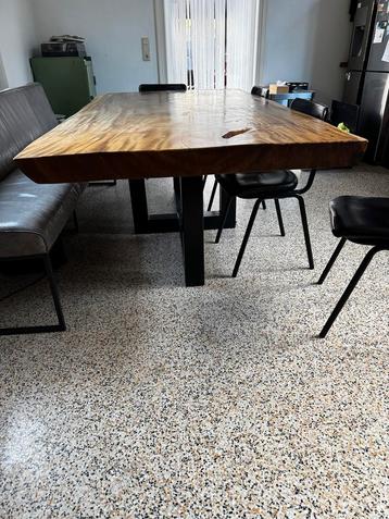 Massieve Suar Eettafel 220x120x78cm. 9cm dik! beschikbaar voor biedingen