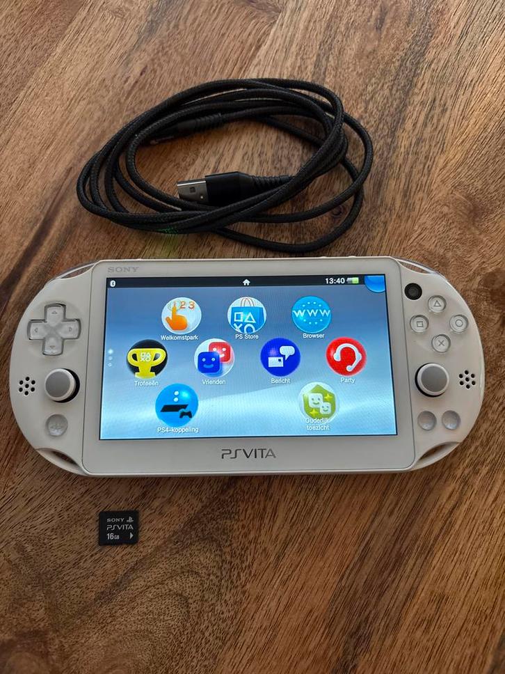 Psvita PCH-2006 + 16GB SD - Krasvrij!, Spelcomputers en Games, Spelcomputers | Sony PlayStation Vita, Zo goed als nieuw, Wit, Met camera