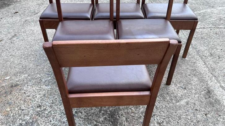 stevige houten stoelen met lederen bekleding, Huis en Inrichting, Stoelen, Gebruikt, Vijf, Zes of meer stoelen, Hout, Leer, Bruin