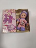 Simba Klein baby popje met Hello Kitty kleding 8cm, Ophalen of Verzenden, Nieuw, Babypop