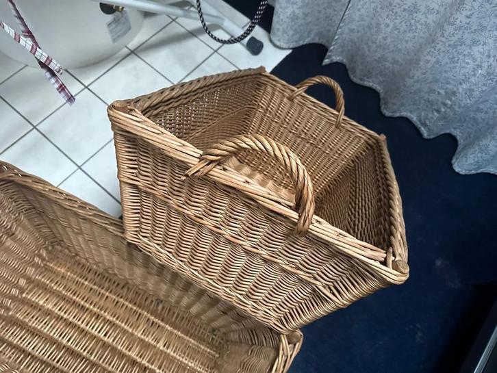 Antieke wasmanden van riet, Huis en Inrichting, Woonaccessoires | Schalen en Manden, Gebruikt, Mand, Rechthoekig, Riet, Ophalen