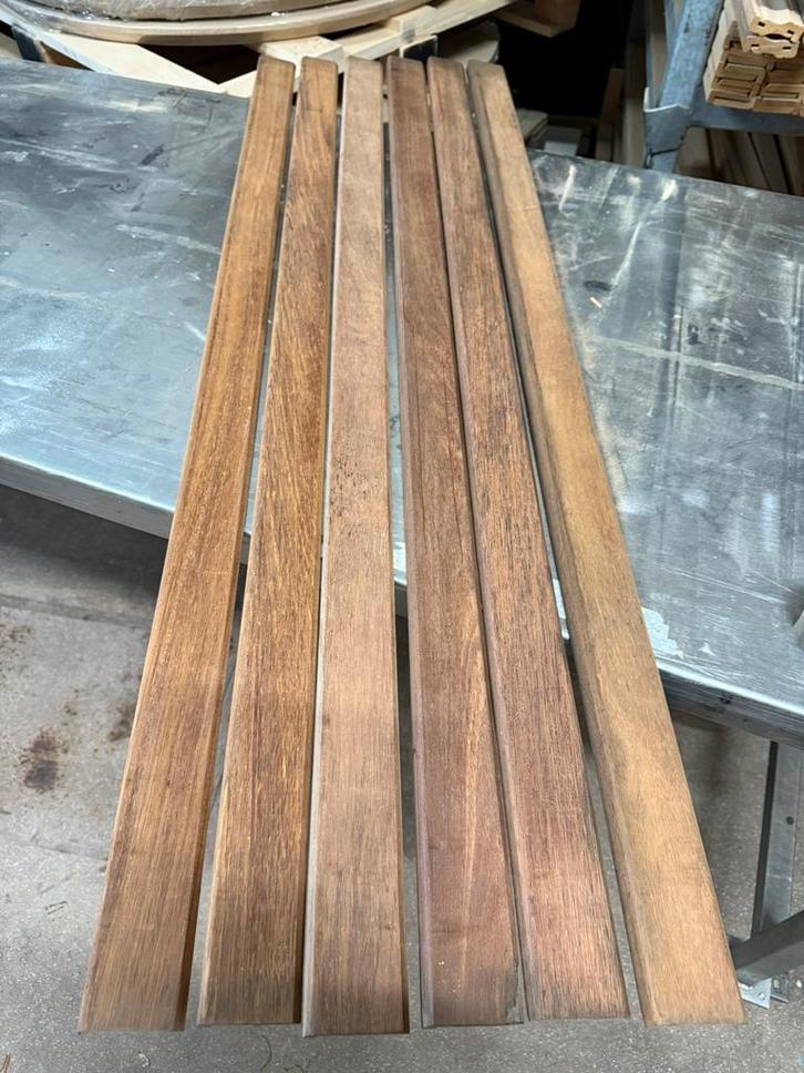 Merbau neuslijsten - massief merbau gehoekte neuslatten, Doe-het-zelf en Verbouw, Plinten en Afwerking, Nieuw, Plinten, Overige materialen
