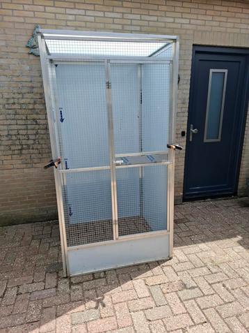 Aluminium voliere/kooi met voederplateau en morsrand  beschikbaar voor biedingen