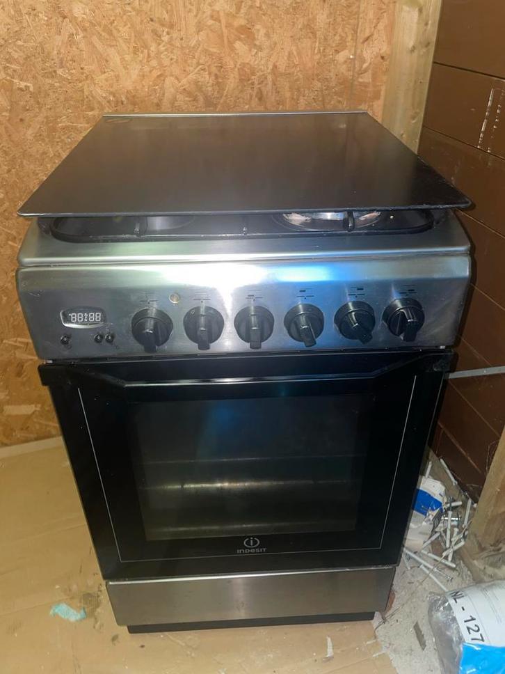 Fornuis met Oven [Indesit - I5TMH6AG(X)/NL], Witgoed en Apparatuur, Ovens, Gebruikt, Vrijstaand, Oven met grill, 45 tot 60 cm