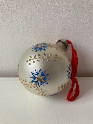 Vintage gedecoreerde kerstbal beschikbaar voor biedingen