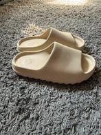 Yeezy slide 45, Kleding | Heren, Schoenen, Verzenden, Zo goed als nieuw