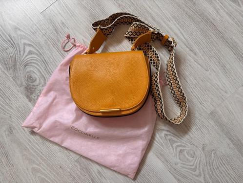 Coccinelle crossbody tas, Sieraden, Tassen en Uiterlijk, Tassen | Damestassen, Nieuw, Schoudertasje, Geel, Ophalen of Verzenden