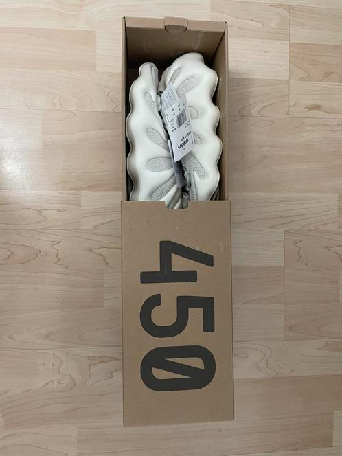 Adidas Yeezy 450 Cloud white, Kleding | Heren, Schoenen, Nieuw, Wit, Ophalen of Verzenden