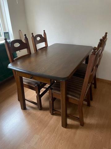 Nette eetkamer set beschikbaar voor biedingen