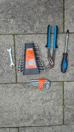 Gereedschap set - o.a. Steeksleutels, Inbus, tang, Doe-het-zelf en Verbouw, Gereedschap | Handgereedschap, Ophalen, Gebruikt