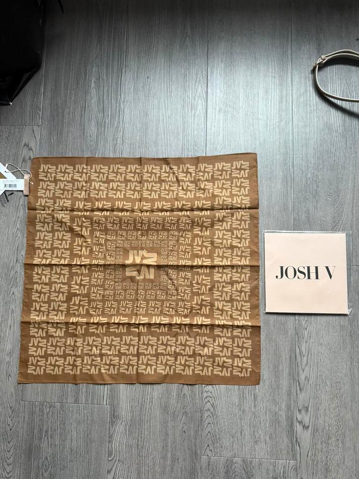 Nieuwe Josh V Arlene sjaal in de kleur Mocha Macchiato., Kleding | Dames, Mutsen, Sjaals en Handschoenen, Nieuw, Sjaal, Maat 34 (XS) of kleiner