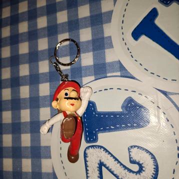 Mario poppetje sleutelhanger 6 cm groot  beschikbaar voor biedingen