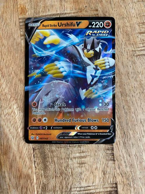 Rapid Strike Urshifu V - Pokémon Kaart, Hobby en Vrije tijd, Verzamelkaartspellen | Pokémon, Zo goed als nieuw, Losse kaart, Foil