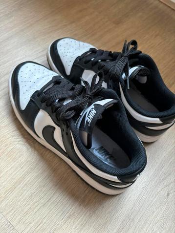 Nike dunk low Panda maat 38.5 beschikbaar voor biedingen