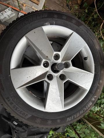 4x winterbanden en bijhorende velgen (Skoda Octavia) beschikbaar voor biedingen