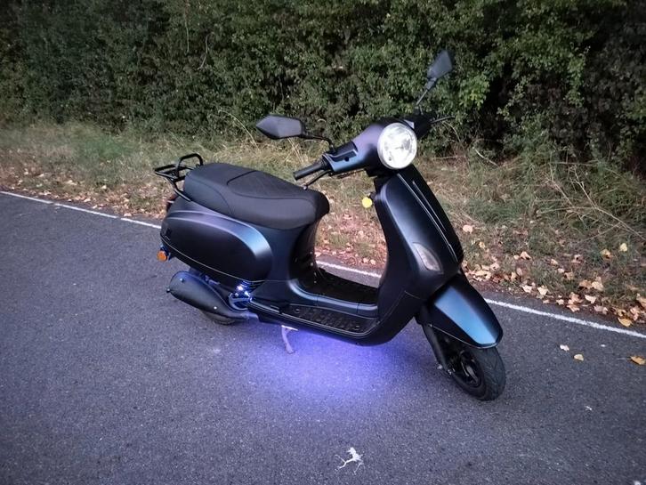 AGM vx50, Fietsen en Brommers, Snorfietsen en Snorscooters, Gebruikt, Overige merken, Benzine, Ophalen