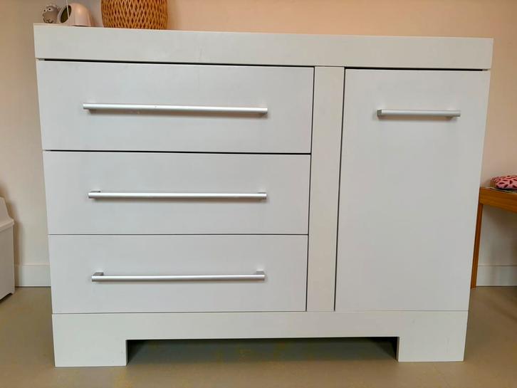 Commode met 3 lades en een kastje, Kinderen en Baby's, Kinderkamer | Commodes en Kasten, Zo goed als nieuw, Commode, 90 tot 105 cm