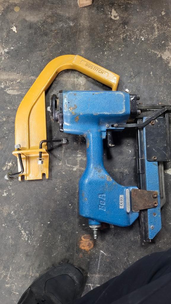 Bostitch Planken Tackler - Gebruikt, Doe-het-zelf en Verbouw, Gereedschap | Handgereedschap, Gebruikt, Ophalen