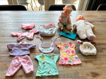 Baby poppen met kleding  beschikbaar voor biedingen