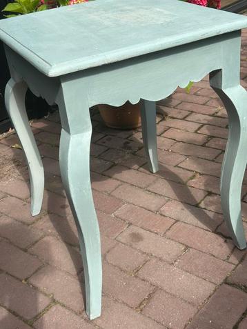 Tafeltje 50 X 50 cm, hoogte 60 cm beschikbaar voor biedingen