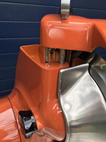 Berkel 834 snijmachine in diverse kleuren evt met weegschaal beschikbaar voor biedingen