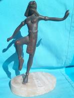 ART DECO DANSENDE DAME BEELD OP STENEN ONDERGROND, Antiek en Kunst, Verzenden