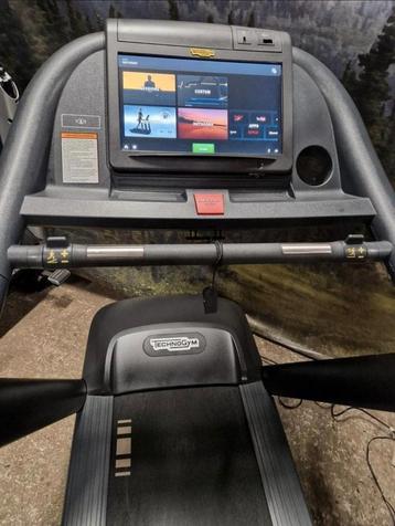 Technogym run 600 loopband Live Console app WiFi  beschikbaar voor biedingen