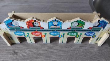 zgan/nieuw Thomas de trein knikkerspel, treinloods, remise beschikbaar voor biedingen