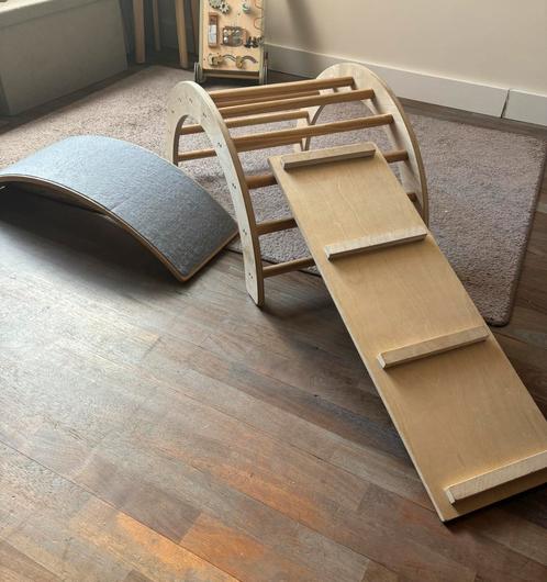 Klimboog met wobbel en glijplank, Kinderen en Baby's, Speelgoed | Houten speelgoed, Zo goed als nieuw, Ophalen