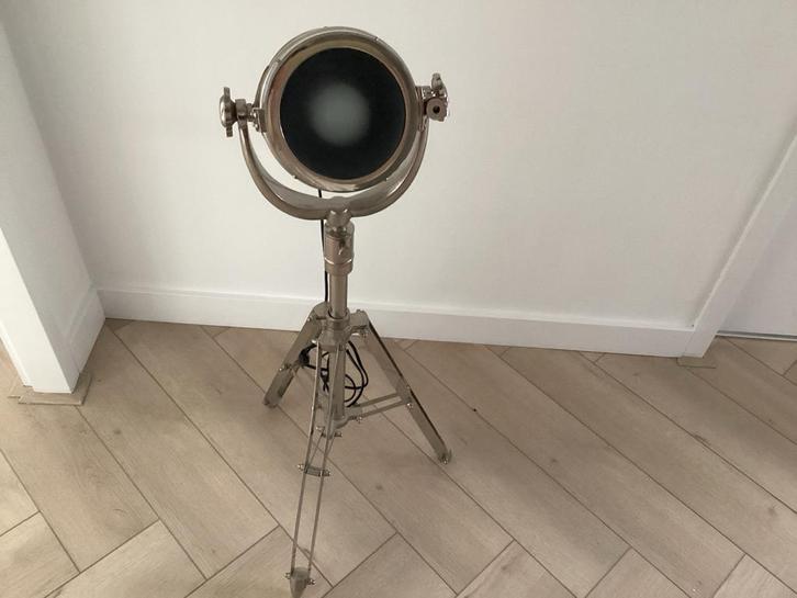 Industriële Lamp + Bijpassend Tafeltje, Huis en Inrichting, Lampen | Vloerlampen, Gebruikt, Minder dan 100 cm, Metaal, Ophalen of Verzenden