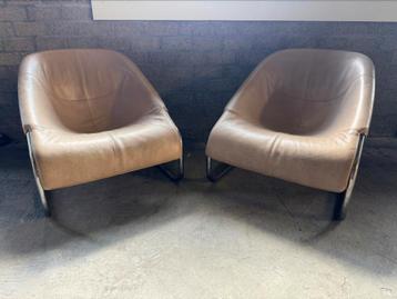 Twee mooie Minotti Cortina fauteuils beschikbaar voor biedingen