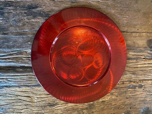 Mooie rode schaal, diameter 32 cm…., Huis en Inrichting, Woonaccessoires | Dienbladen, Zo goed als nieuw, Metaal, Rond, Ophalen of Verzenden