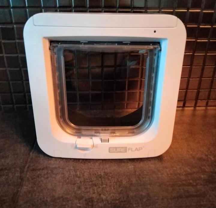 Sureflap zwart/wit, Dieren en Toebehoren, Katten-accessoires, Nieuw, Ophalen of Verzenden