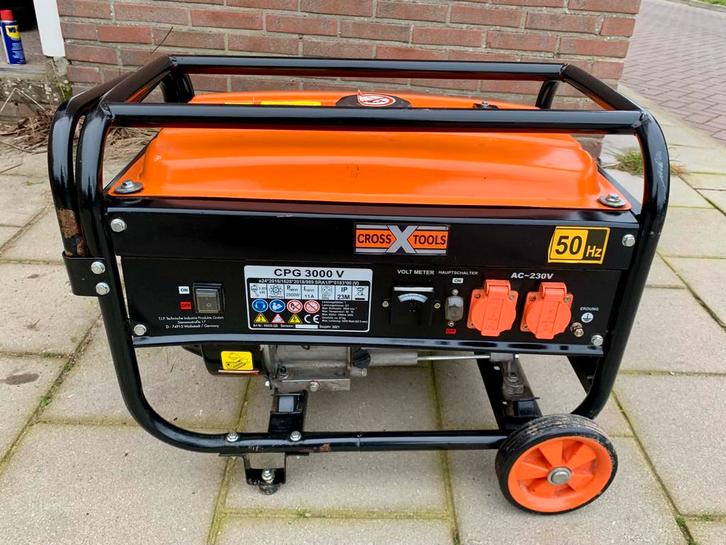 Aggregaat 230V 2,5 kw, Doe-het-zelf en Verbouw, Aggregaten, Gebruikt, Benzine, Minder dan 5 kVA, Geluidgedempt, Ophalen