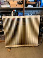 Klassieke gietijzeren radiator, Doe-het-zelf en Verbouw, Verwarming en Radiatoren, Ophalen, Gebruikt, Radiator, 60 tot 150 cm